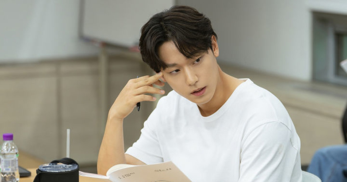 이도현 귀신 호텔 사장 된다…'그랜드 갤럭시 호텔'