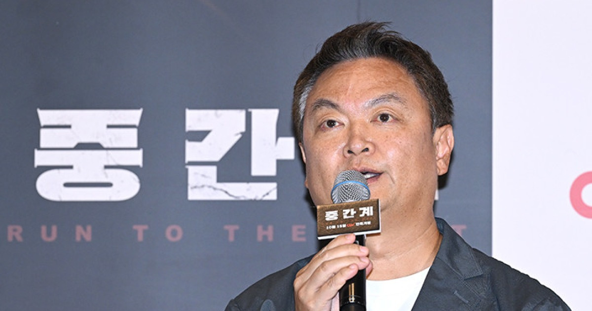 AI로 영화 만든 강윤성 감독 "5일 걸리던 작업 2시간에...장점은 효율성" (중간계)