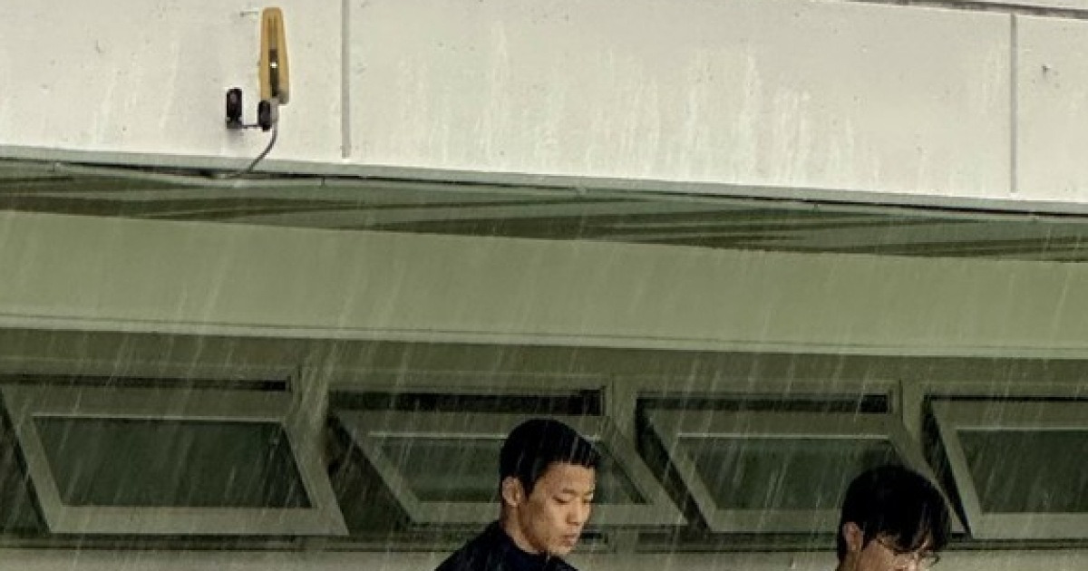 "파라과이전 쉽지 않다" A매치 내내 회복 집중한 황희찬, 결국 파라과이전 복귀 불투명 [파라과이전 훈련]