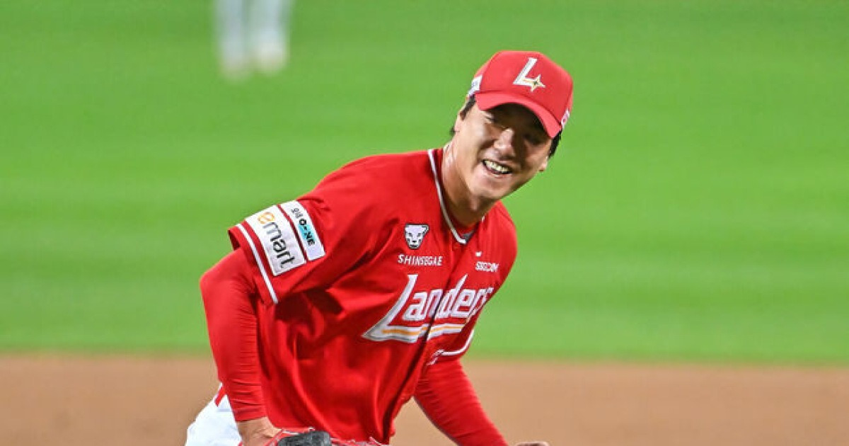 ‘선동열과 어깨 나란히’ 김광현, PS 통산 103K 타이기록 달성…5이닝 5K 1실점 교체 [준PO4]