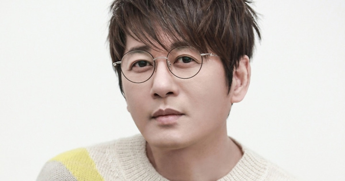 [단독]'돌아온 발라드 황제' 신승훈, 유재석 만난다..'유퀴즈' 출연