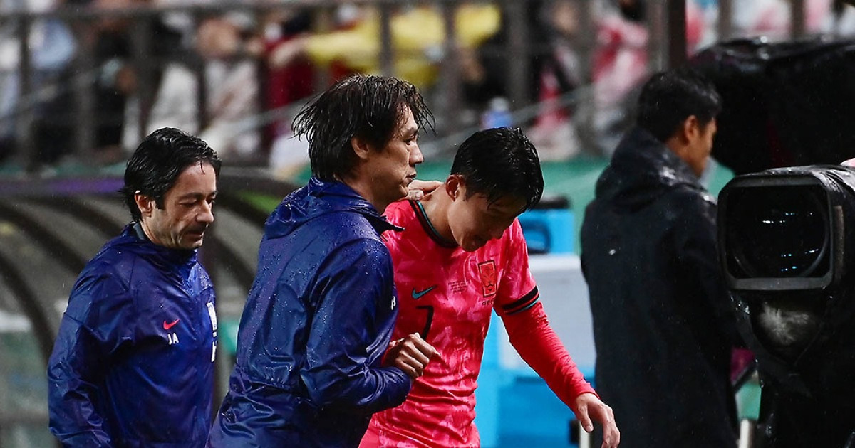 "韓 축구, 미친 싸움하고 있다"…홍명보호 옛날에 예선 통과했는데→해외 매체 한국 포함 '4파전 시선집중'