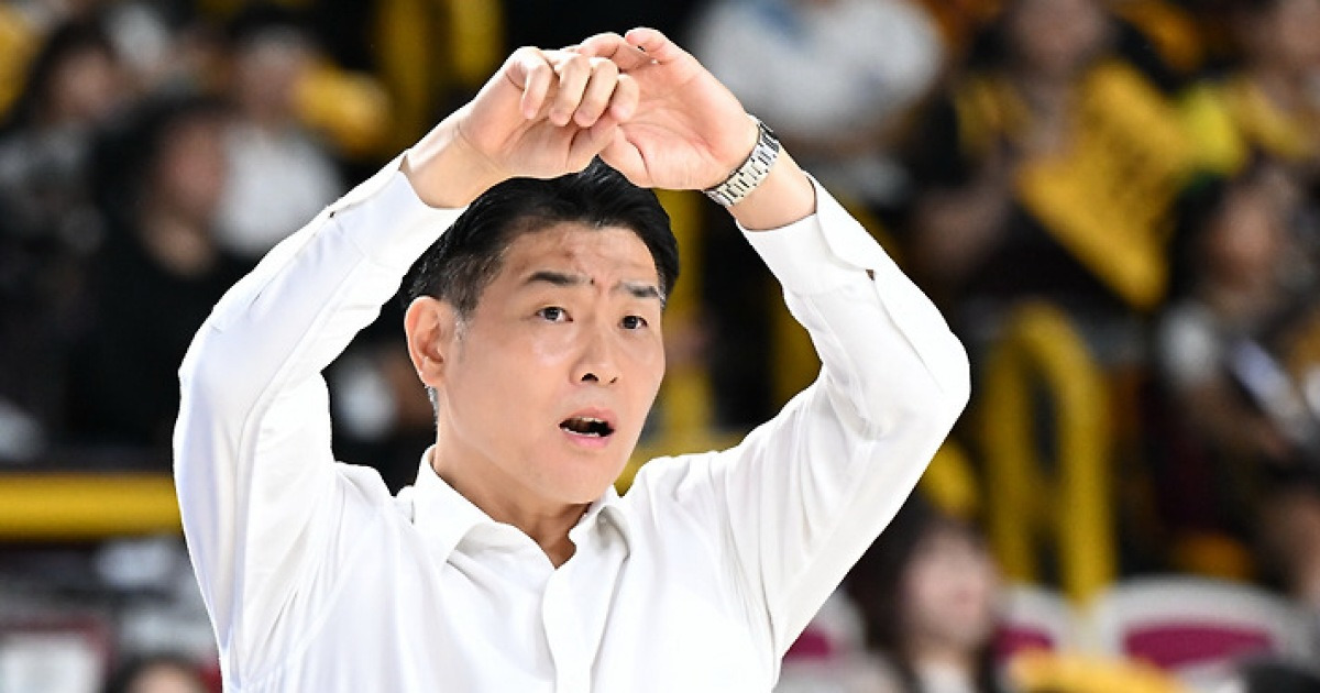 [현장인터뷰] 정관장에 완패 LG 조상현 감독 "하루 종일해도 안되는 게임. 시종일관 밀려다녔다"