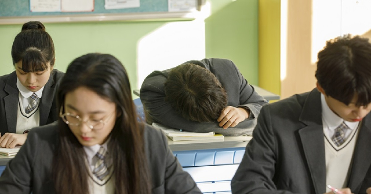 10時間睡眠なのに授業中に眠ってしまう子ども…「特発性過眠症」を疑うべき