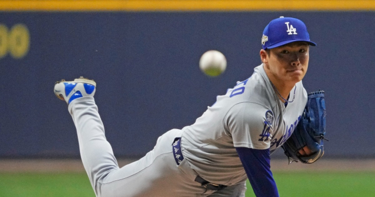 '야마모토 완투'… 다저스, NLCS 2차전서 밀워키 5-1로 꺾고 2연승