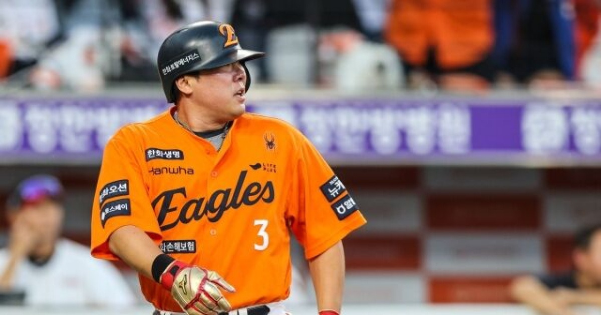 [오피셜] 72억 FA 안치홍 끝내 가을야구 불발, 임창민도 OUT... 삼성-한화 PO 엔트리 발표