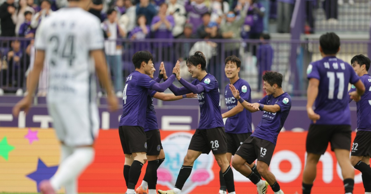 수원FC, 강등권 추락...전북 10번째 우승 확정