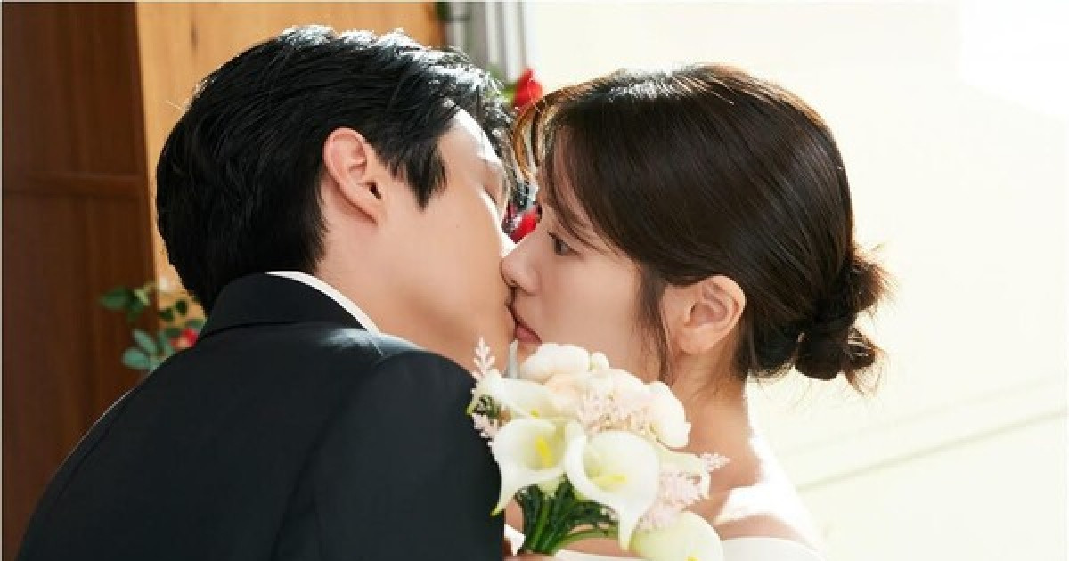 '우주메리미' 최우식♥정소민, 키스 후 달라진 분위기 "서로 의식"