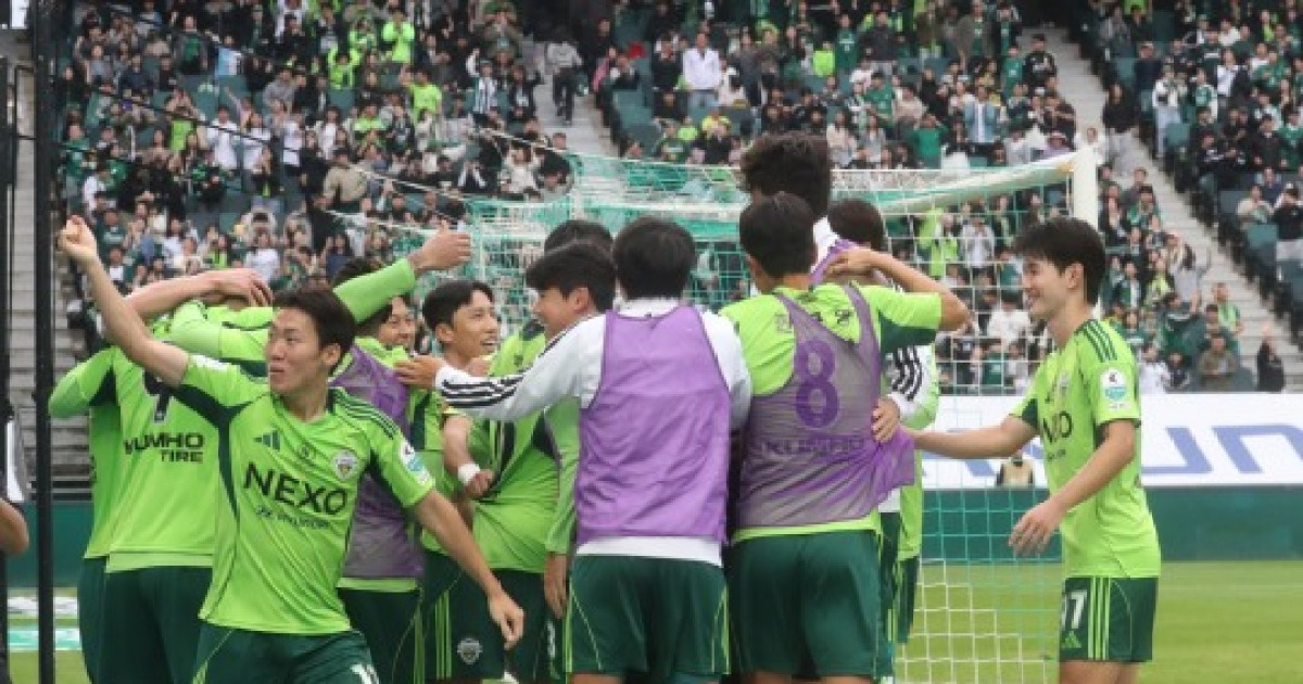 전북 현대, 통산10번째 우승·4년 만에 왕좌 탈환...5경기 남기고 조기 우승 확정