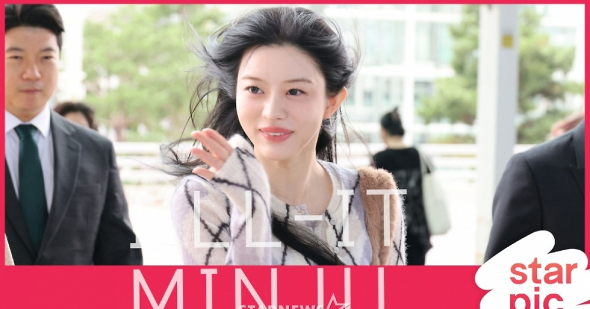 아일릿 민주 '꽃향기가 폴폴~' [★영상]
