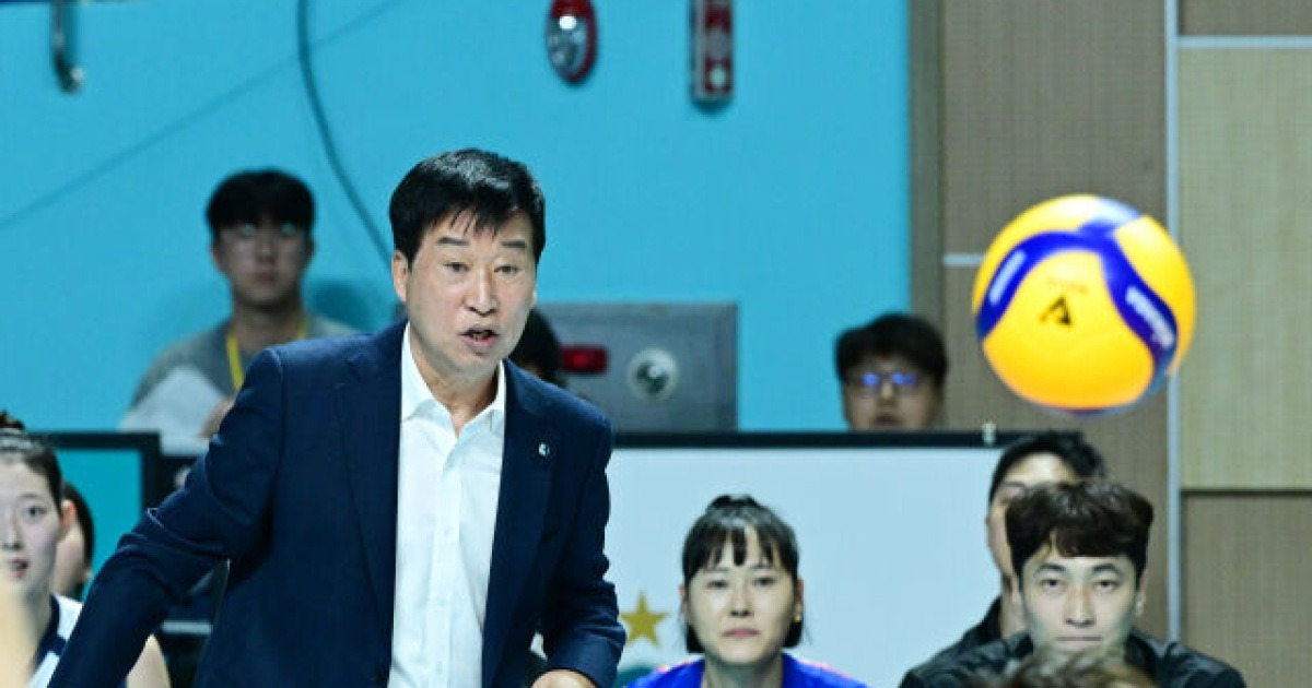 "잘 얻어 터졌다" 우승 후보가 무너졌다, 첫 판 지고도 사령탑은 웃었다 왜 [MD장충]