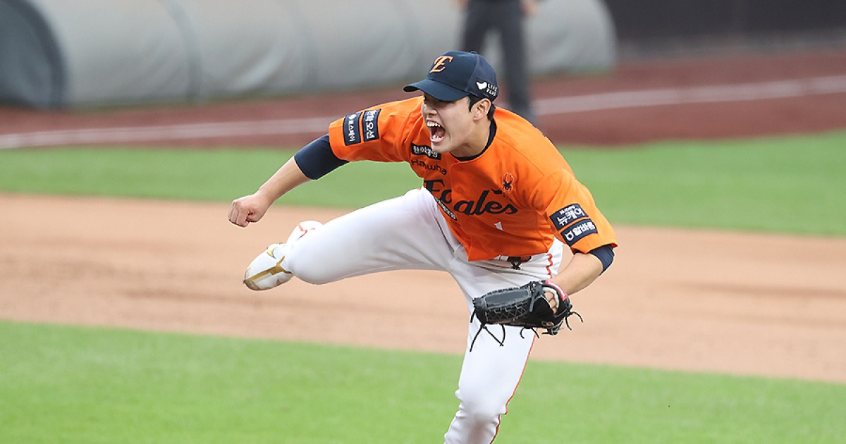 161.6㎞ 직구 포구 장면