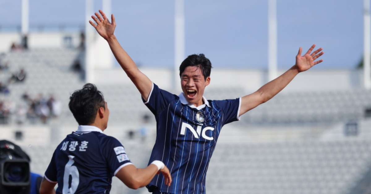 ‘서재민·정재민·차승현 릴레이골’ 서울 이랜드, 홈에서 부산 3-0 완파하고 5위 수성 [K리그2]