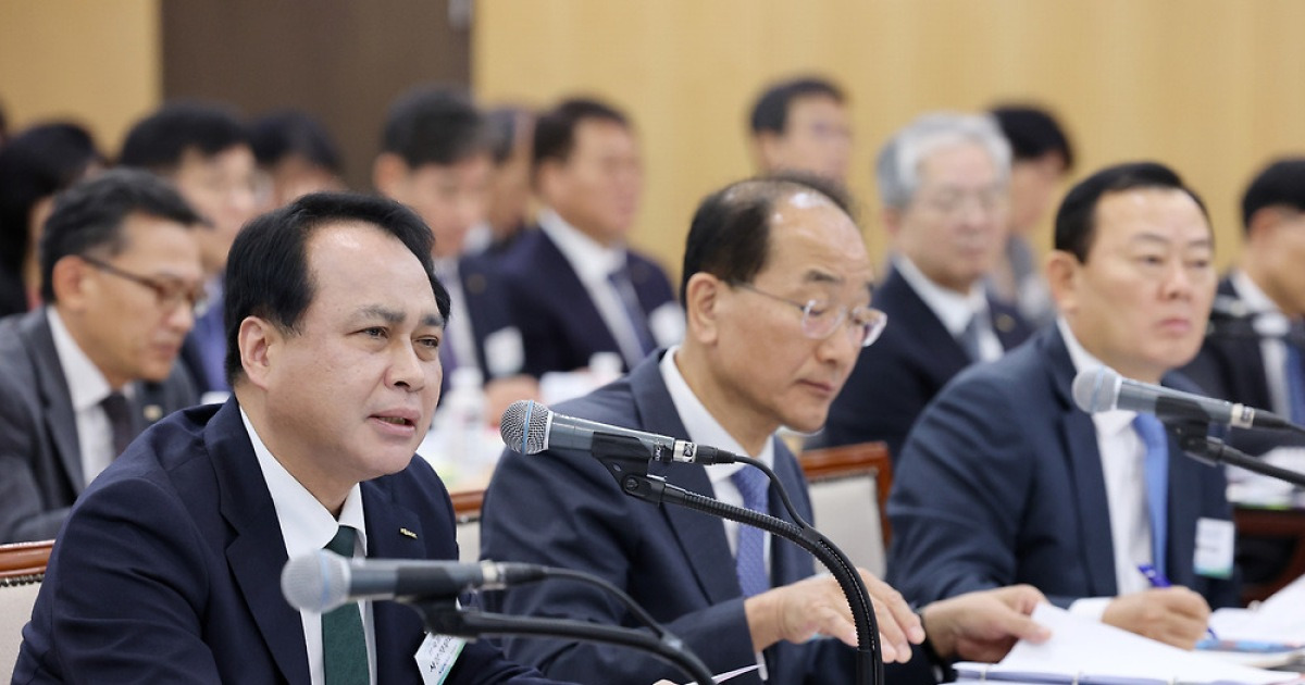 국정감사에서 질의받는 코레일