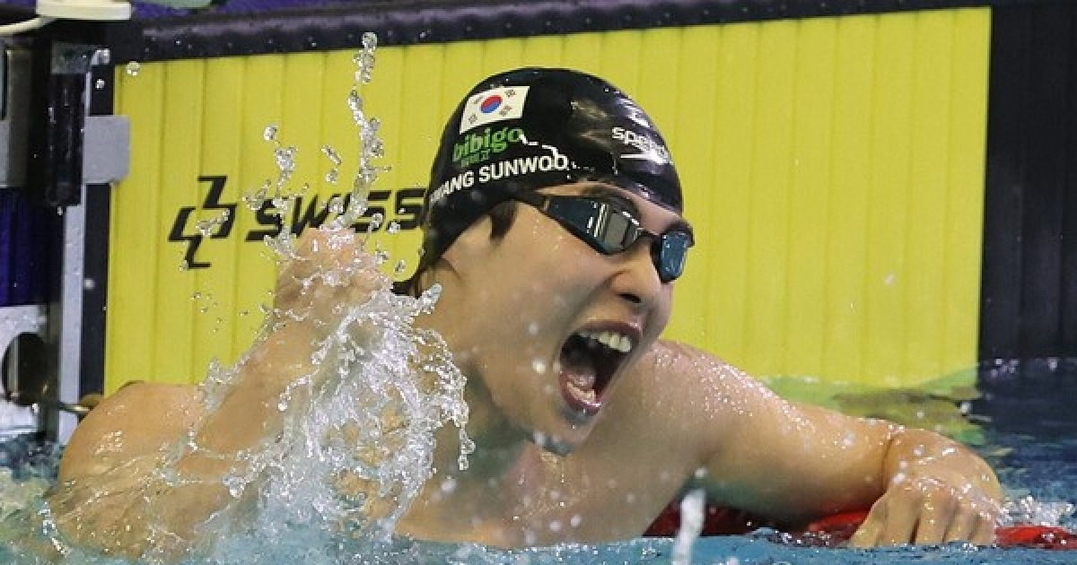 '수영 간판' 황선우, 자유형 200m 1분43초92 '아시아신기록'... 中 쑨양 넘어