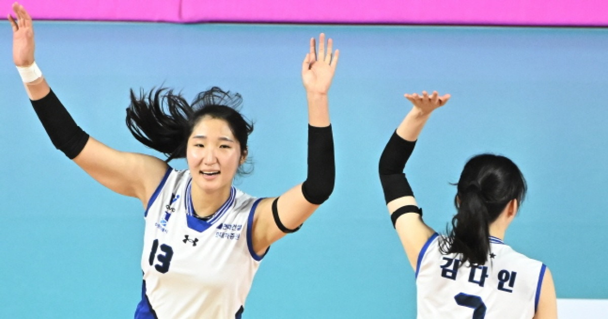 '우승팀' 흥국생명 잡았다, '정지윤-카리-양효진 55점' 현대건설 개막전 쾌승... 현대캐피탈도 첫 승 [V리그]