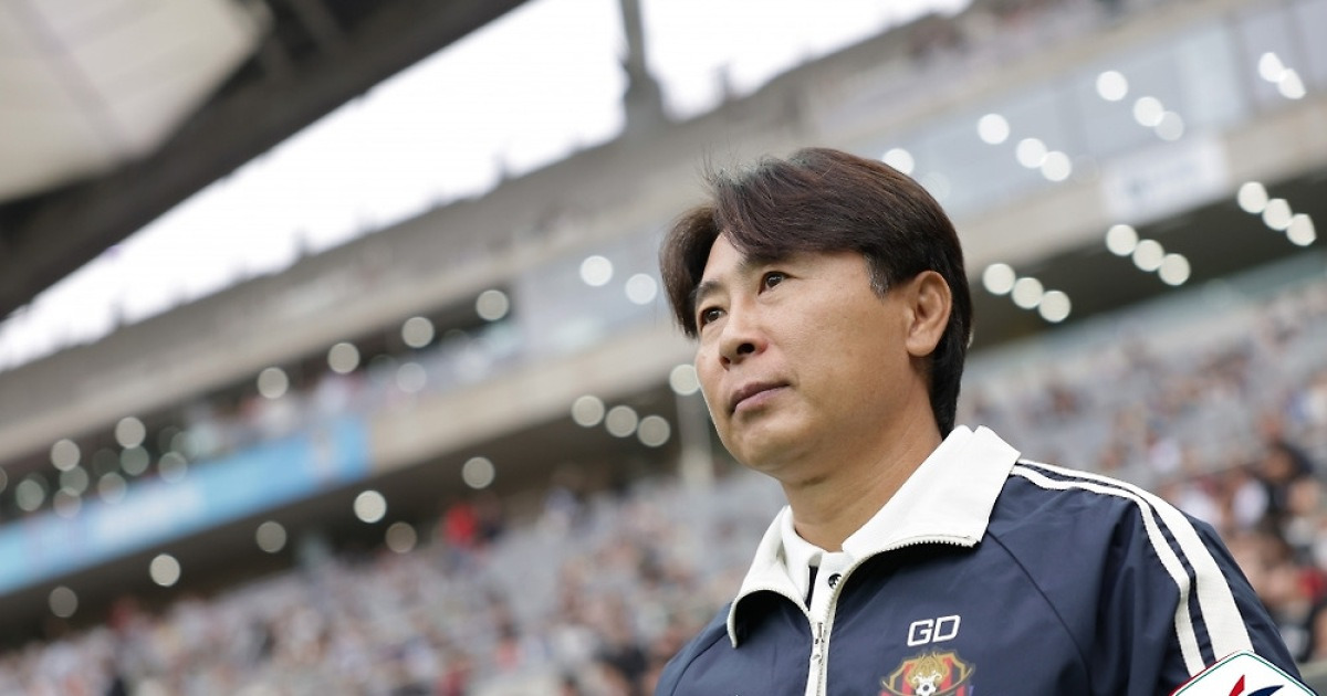 FC서울, 中 '국대 듀오' 만리장성 넘어라…슈퍼리그 최소실점 2위 상하이 선화 '짠물 수비' 뚫어야 이긴다 [상하이 현장]