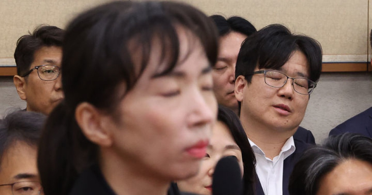 이주연 수사관 질의 답변 듣는 최재현 검사