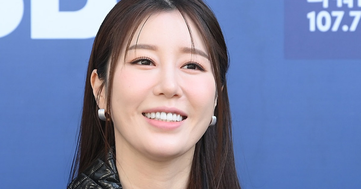 가수 나비, 4년만 둘째 임신…"건강하게 자라고 있다" 깜짝 발표 [공식]