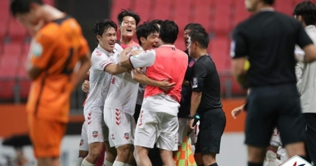 4퇴장, 한 달 만에 또 만났다…10위 수원FC vs 11위 제주, 잔류 위한 몸부림 [MK라인업]