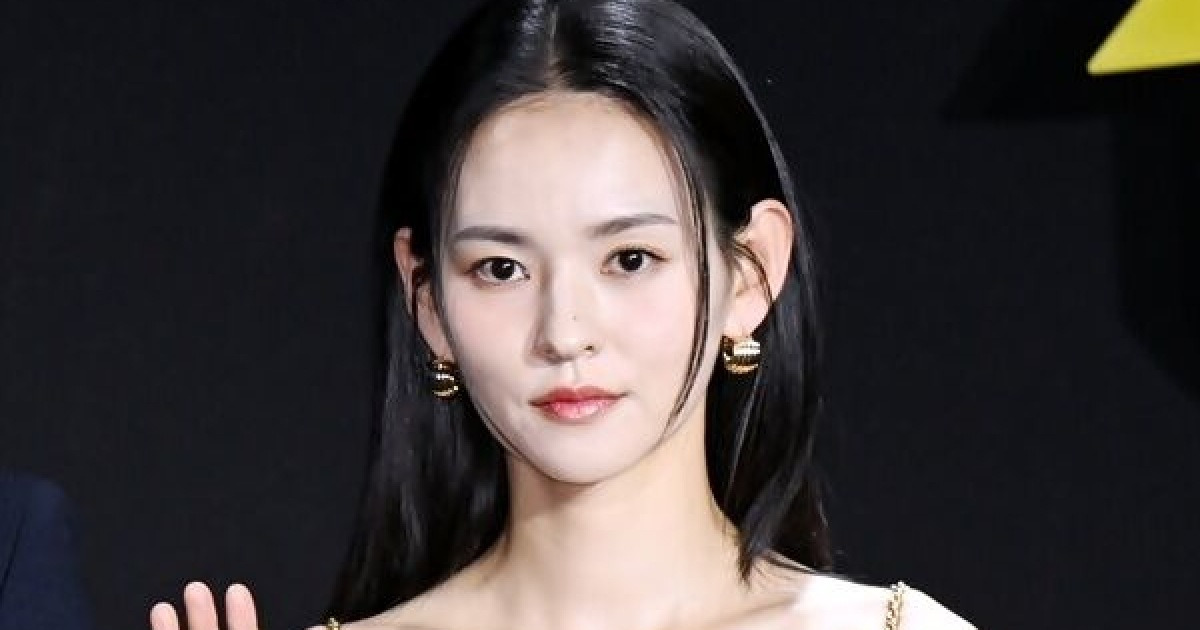 [단독]김윤혜, 결혼하던 날… 축가는 '절친'  안은진