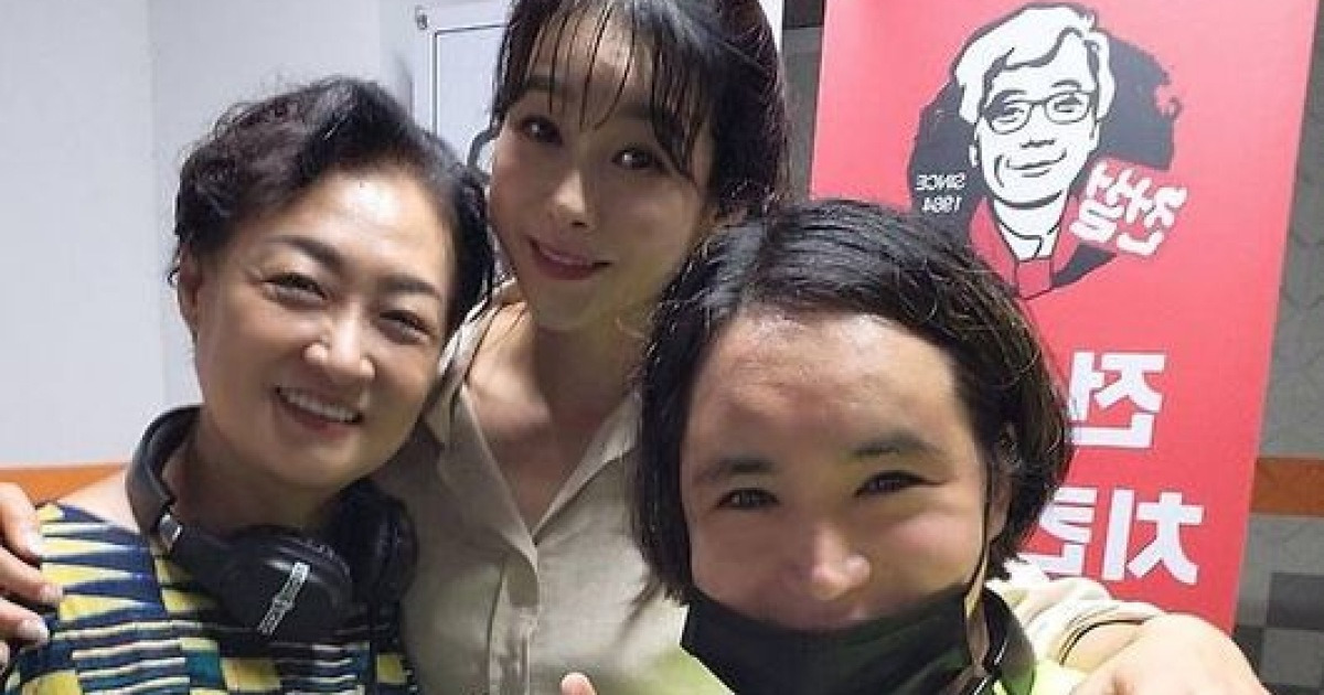 현영, 故 신성훈 감독 5월 사망 충격…"따뜻하고 열정적이던 분" (인터뷰) [단독]