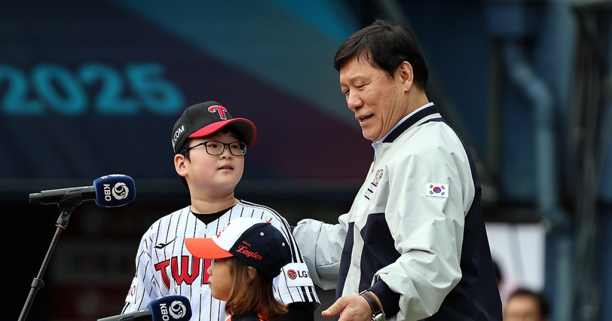'빵값 548만원·해외출장 1박 140만원…허구연 KBO 총재 씀씀이 논란