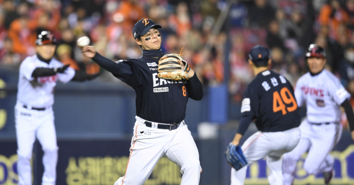 ‘2연패’ 멀어지는 KS 우승…김경문 감독 “팬분들에 죄송한 점수, 노시환 수비 실책은 노코멘트” [KS2 패장]