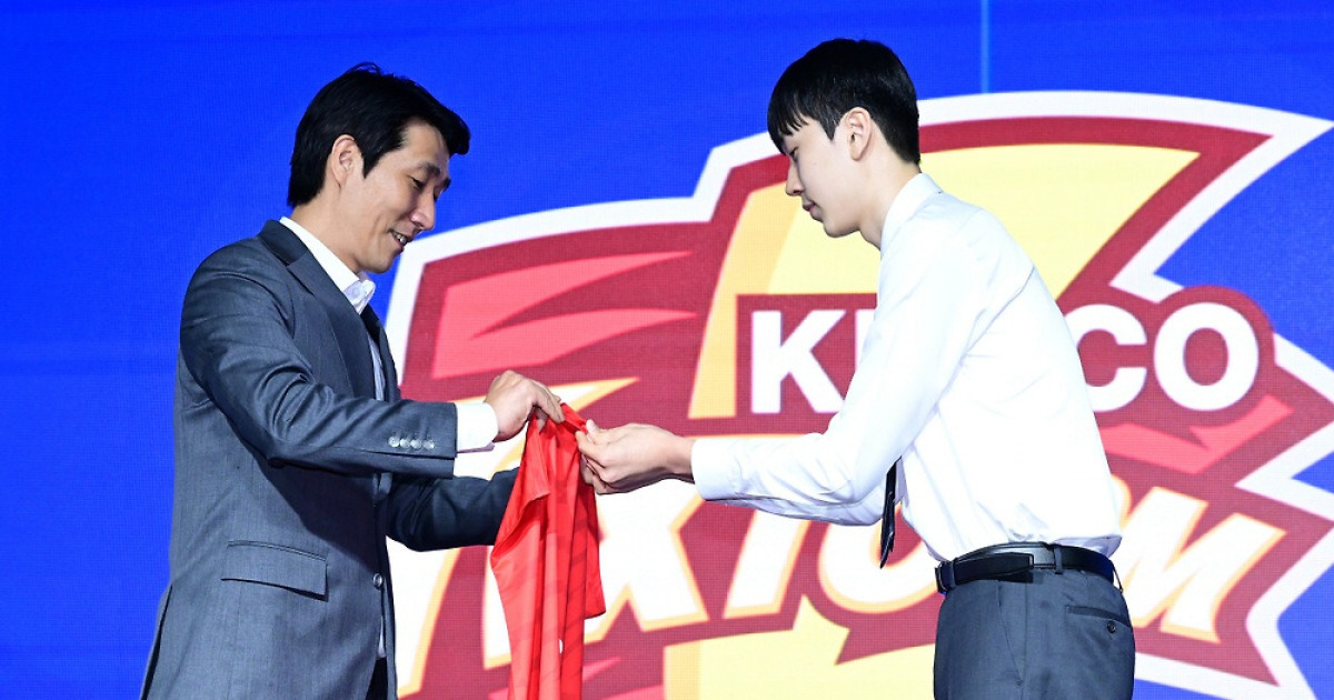 "이우진이 곽승석이면, 방강호는 한국에 없는..." 한국전력은 왜 '해외파 국대'를 뽑지 않았을까 [외발산동 현장]