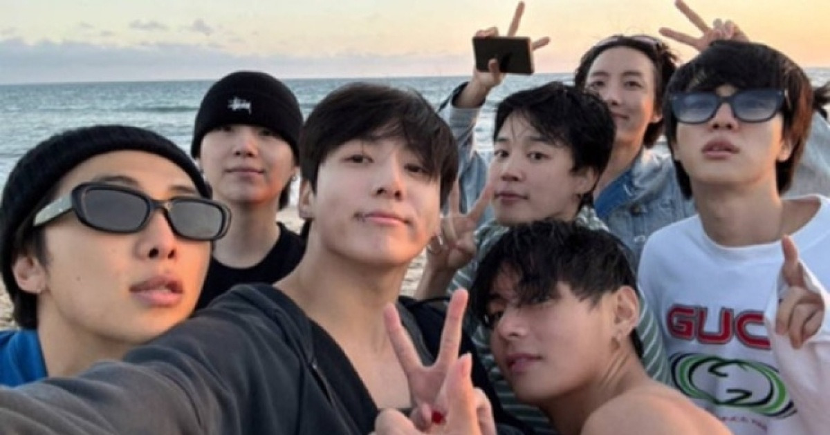 “BTS 내년 3월 말 완전체 컴백…65회↑ 월드투어도”…블룸버그 통신 전망