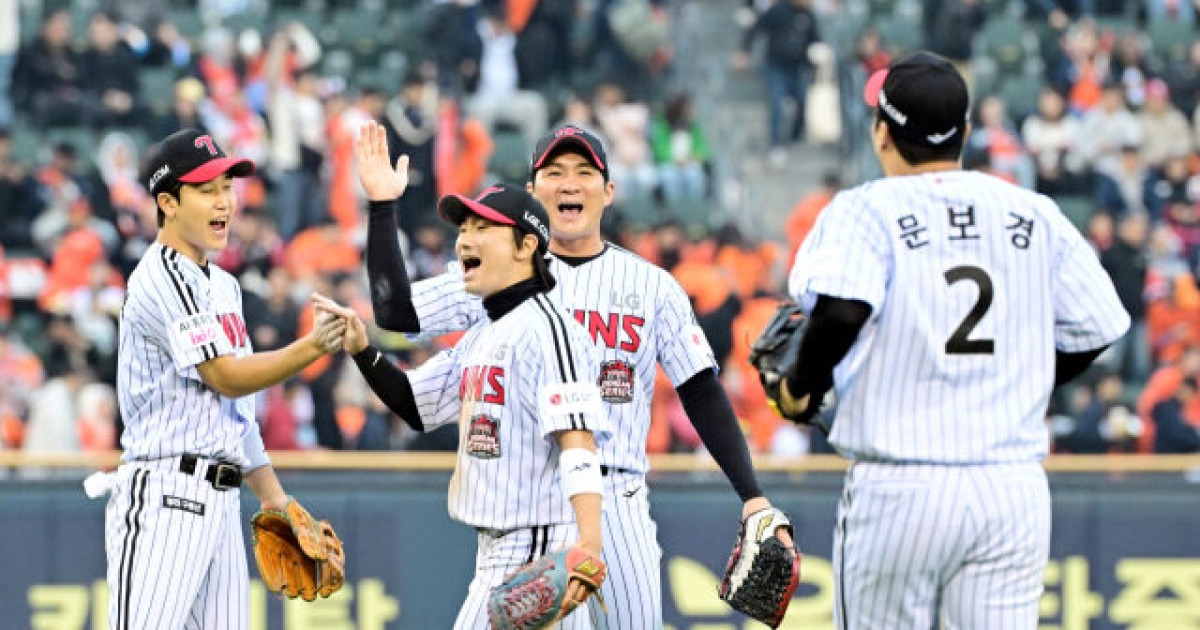 '좌완 류현진인데...' LG 1차전 승리 라인업 들고 나왔다, '한화 킬러' 임찬규 선발 출격 [MD잠실 KS2]