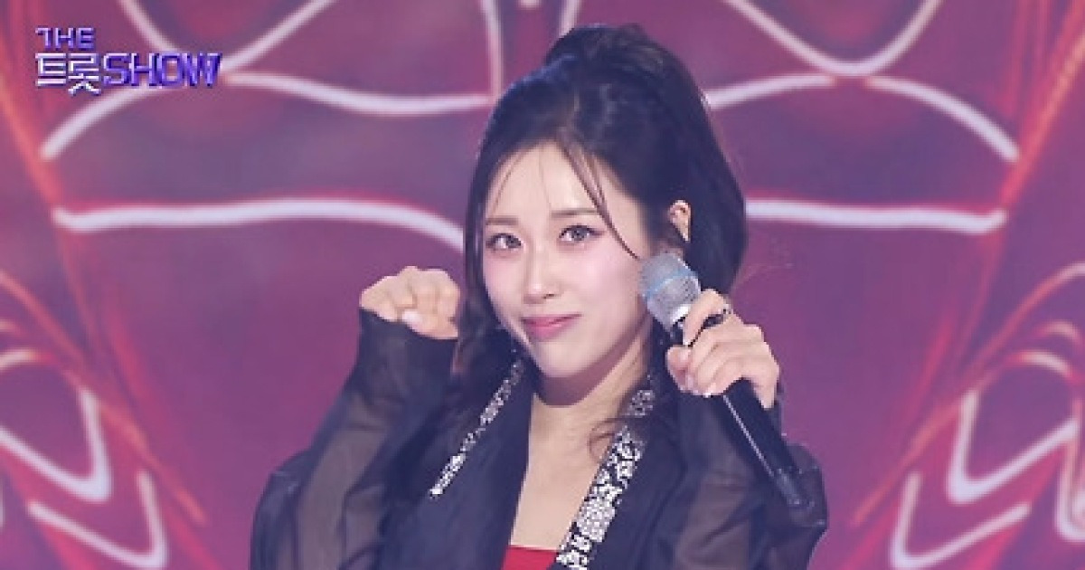 ‘더 트롯쇼’ 윤서령, 반짝이는 비주얼로 ‘슬픈 가야금’ 선사