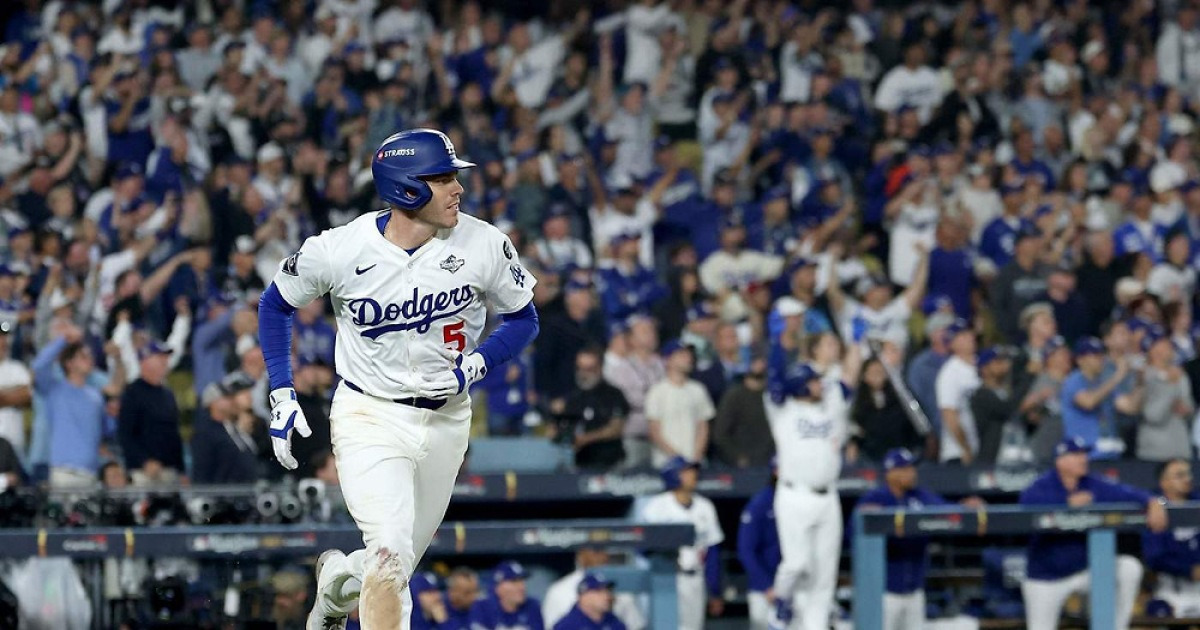 프리드먼 연장 18회 끝내기포, 토론토 6-5 제압…다저스, WS 2승1패