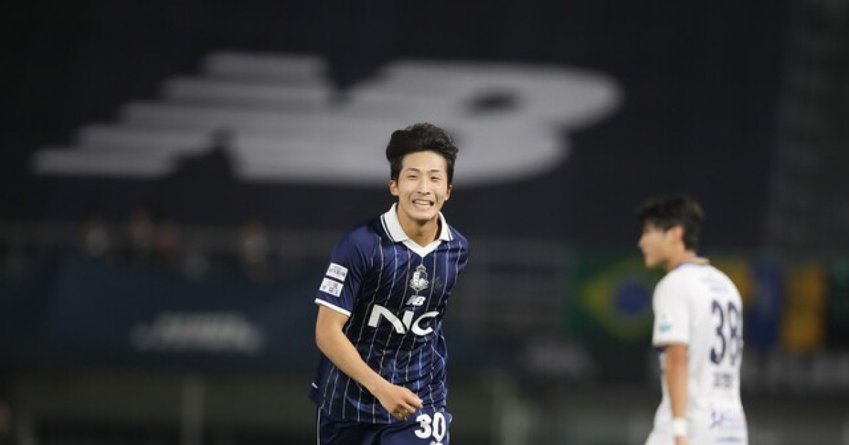 [오피셜] 서울이랜드 PO행 구세주 될까? '충남아산전 멀티골' 박창환, 2025 K리그2 36R MVP... 이랜드는 베스트팀까지 '2관왕'