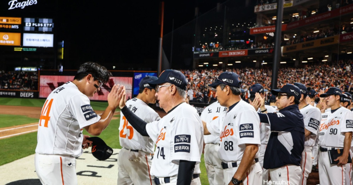 와이스를 왜 PO 5차전에 냈냐고?...KS에서 드러난 한화 불펜 민낯 [KS 포커스]