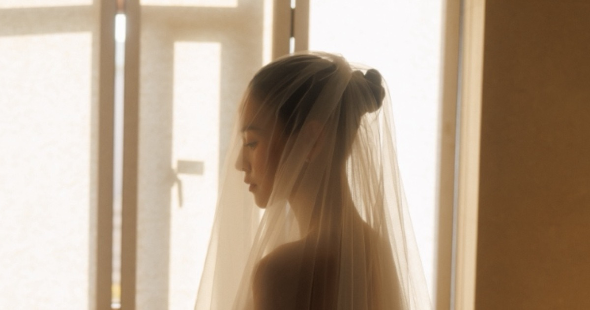 김윤혜 “‘♥비연예인 남편’ 오래도록 함께 하고픈 사람, 일도 사랑도 열심히” 결혼 소감