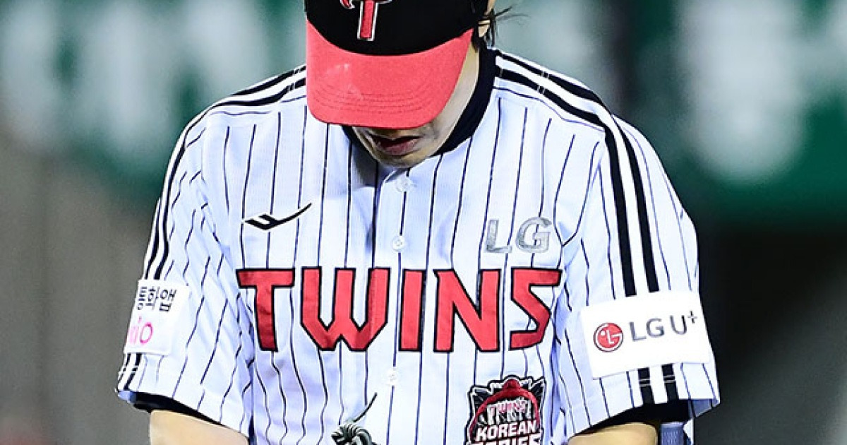 2사 만루서 K→KS 최고령 승리…베테랑의 품격 보인 김진성, LG에 90.5% 확률 안겼다 [KS2]