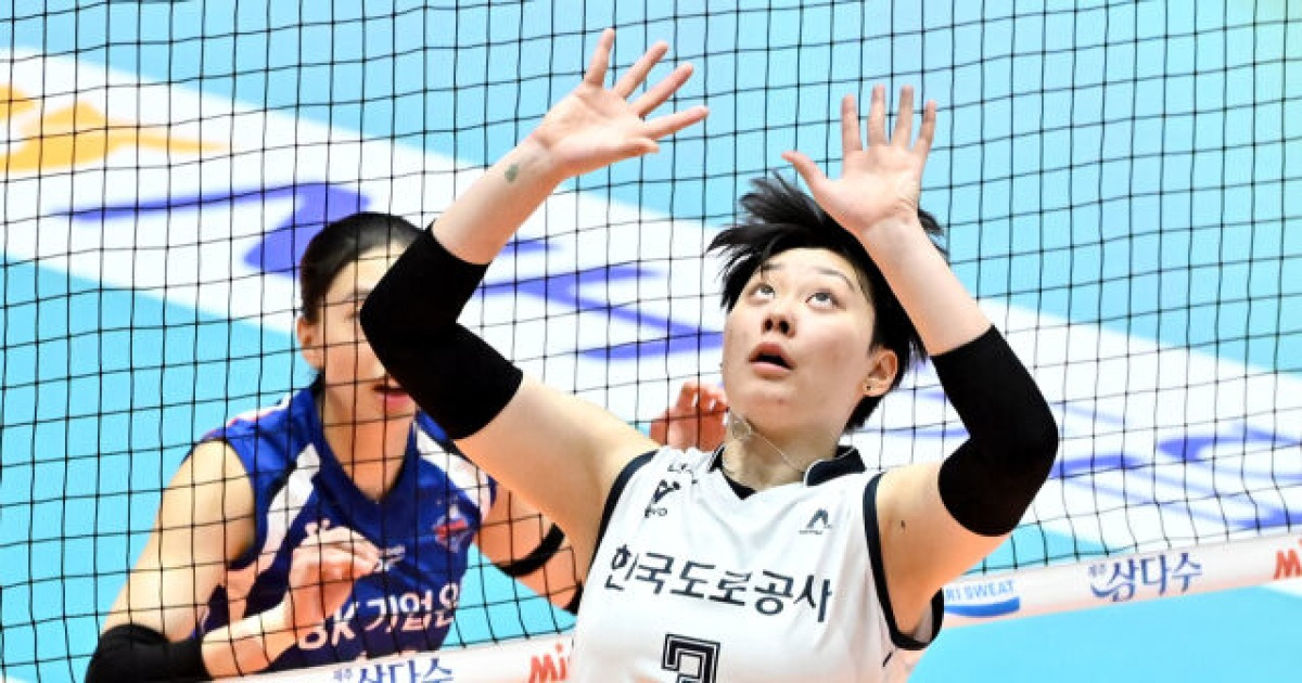 "더 기대된다" 사령탑의 미소, 1순위의 깜짝 '맹활약'...지난해 '특급 신인' 세터는 아직 시간 필요하다 "토스 컨트롤 문제" [MD화성]