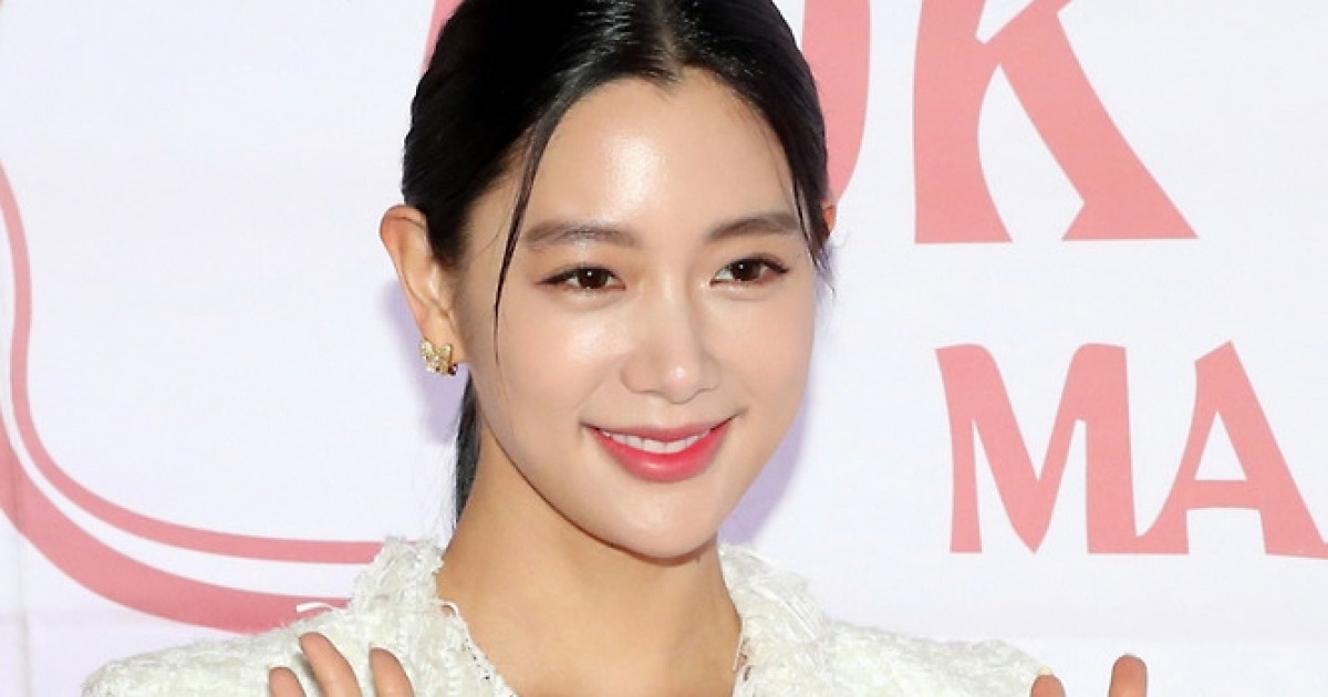 클라라, 이혼 후 첫 심경 "남은 올해 행복 가득하길"