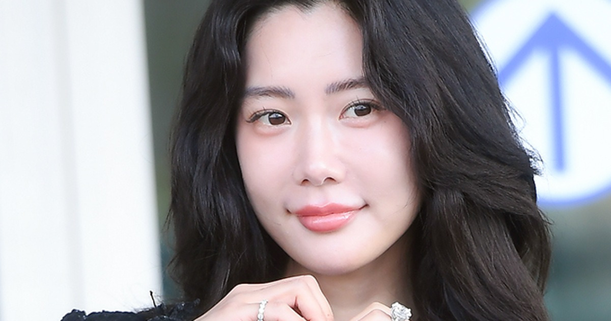 '이혼' 클라라 SNS 업로드 "올해 남은 시간은 긍정이 가득하길" [TD#]