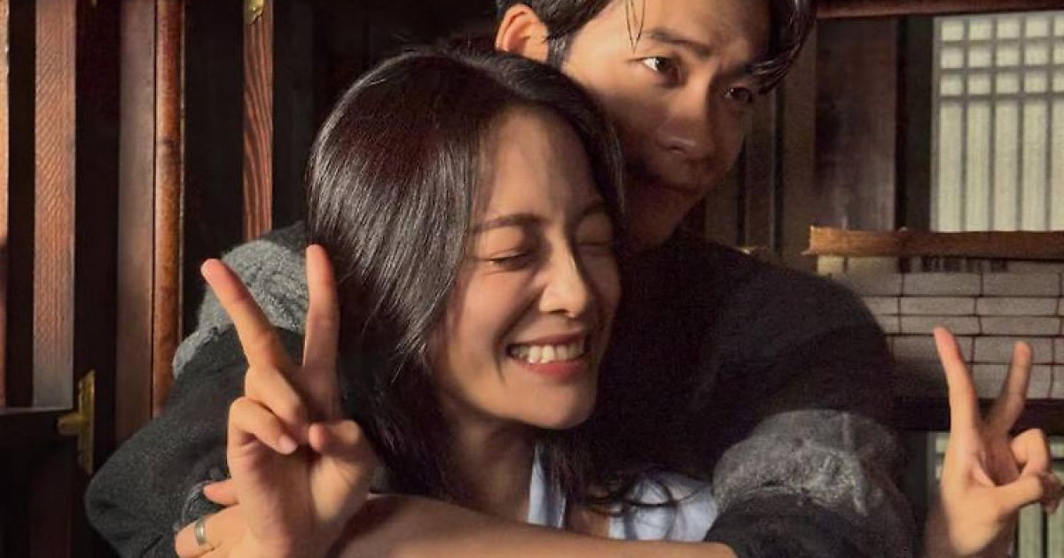 너무 꼭 끌어안아서?…강태오, 김세정 백허그 사진 올렸다가 삭제