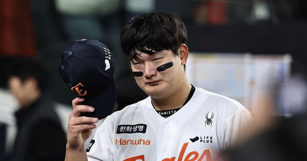 'KS 승리투수' 김서현, 더그아웃서 뜨거운 눈물 흘렸다[KS3]