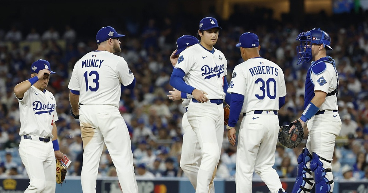 ‘오타니 투타 침묵’ LA 다저스, WS 4차전 2-6 패배 ‘승부 원점’