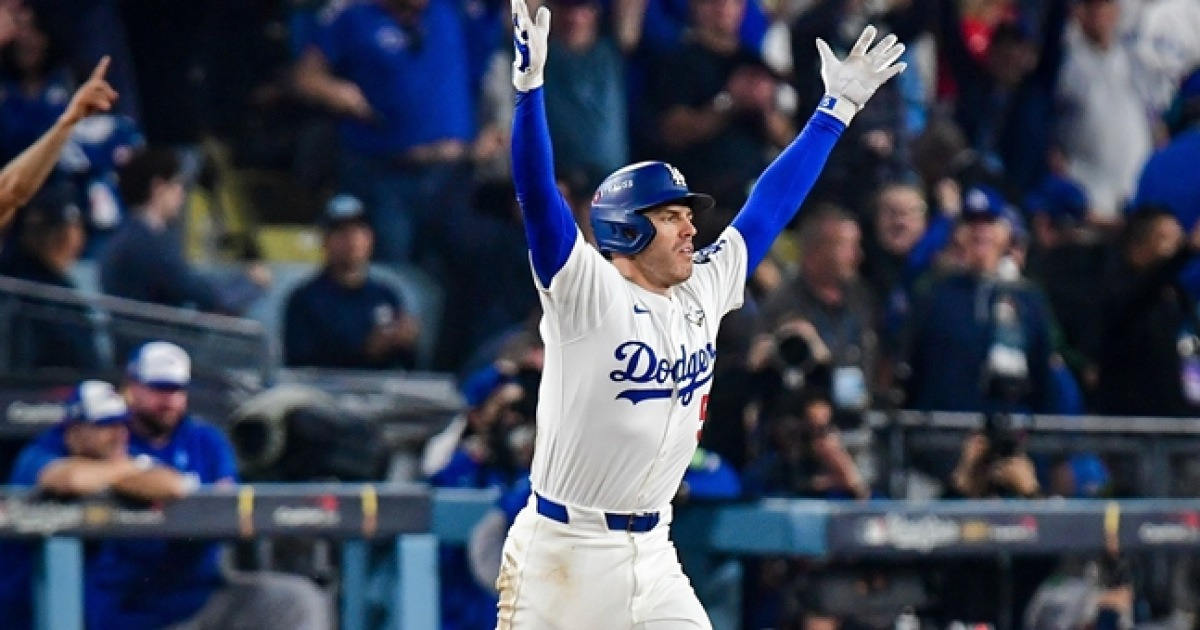 '105구 완투→하루 쉬고 불펜대기' 야마모토 투혼에 프리먼 감동 "등판 막으려 뭐든 해야했어" 끝내기 홈런 '엔딩'