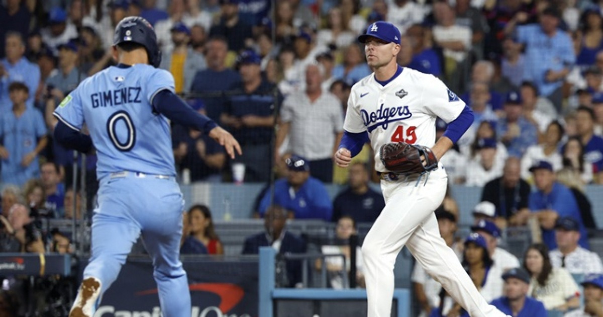 "제발. 경기에. 넣지. 마" 현지 기자도 분노... WS 9타자 중 6타자 출루, '100마일 싱커볼러' 대체 무슨 일이