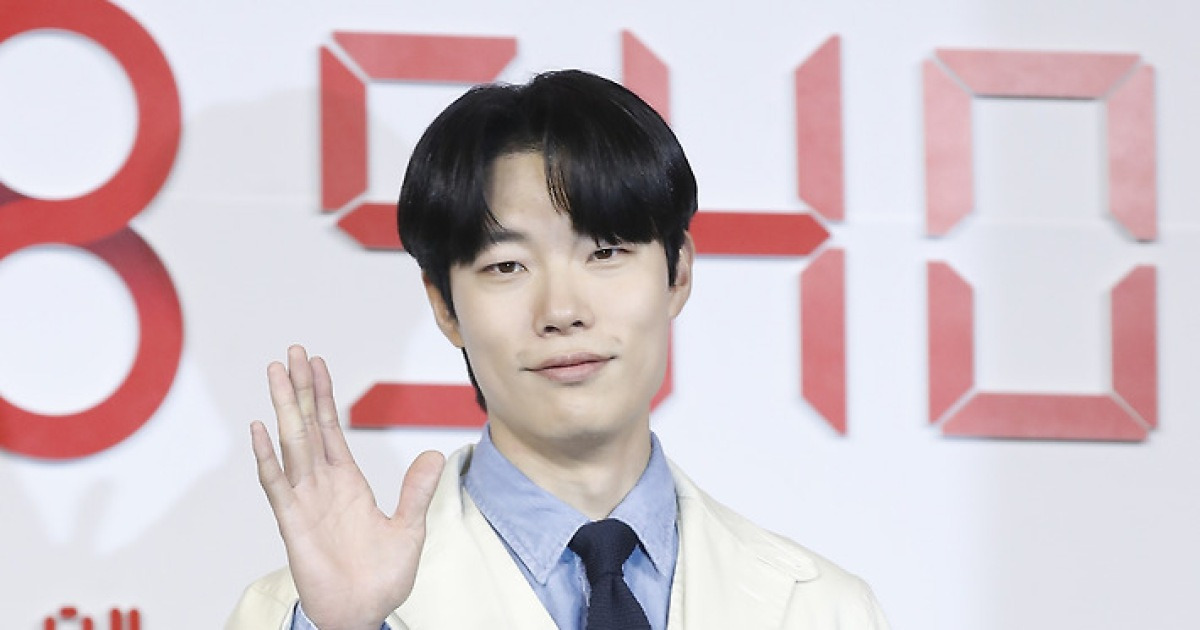 [단독] 류준열, '응팔' 가족들 만났다…10주년 콘텐츠 참석