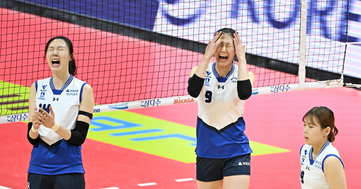 '리그 1호' 셧아웃 패배 → 얼굴 붉어진 강성형 감독 "우리 선수들 너무 느려" 통렬한 반성 [광주패장]