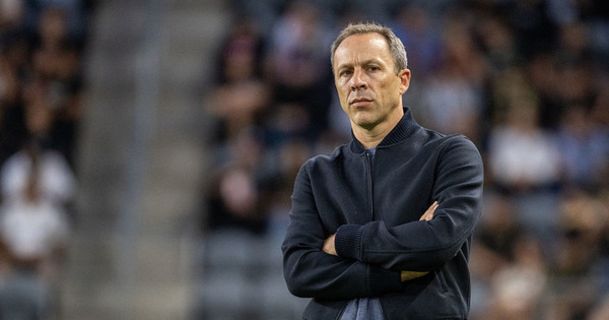 "득점은 없었지만 중심은 손흥민이었다" 체룬돌로 감독, 오스틴의 거친 수비 공개 비판