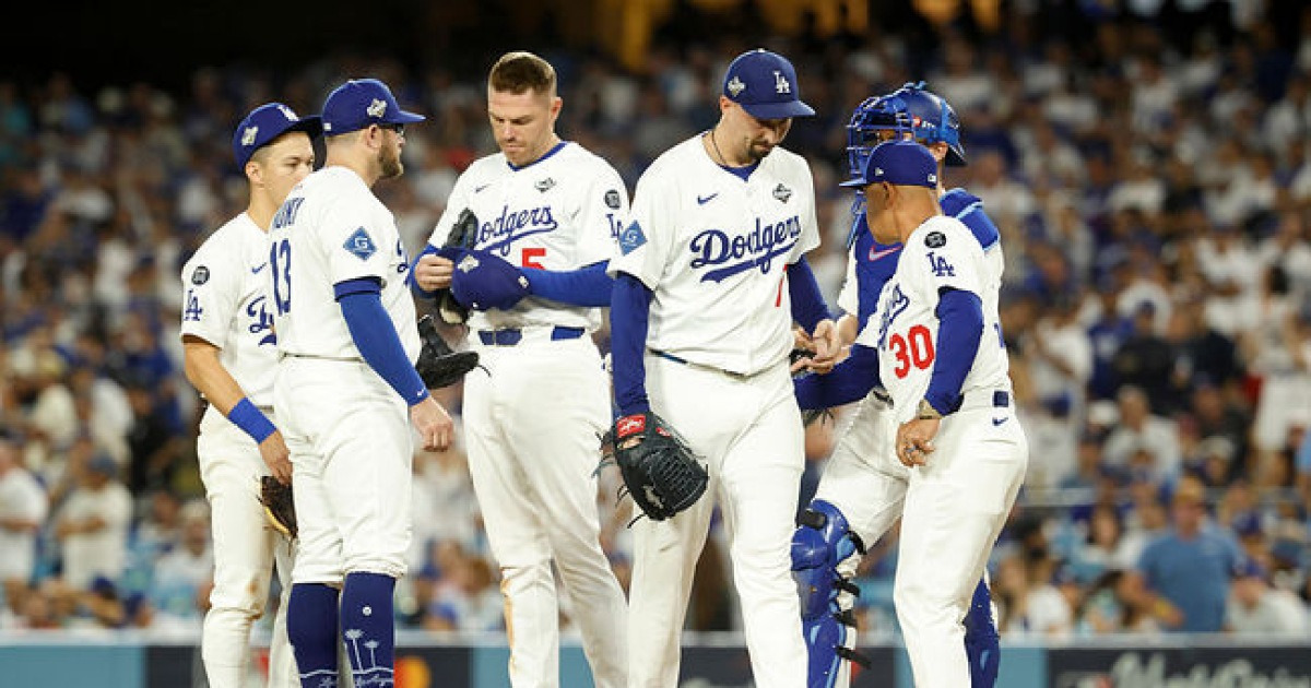 또 투수 교체 늦었다, 치명적인 폭투-폭투-폭투…'2승 3패' 다저스, 벼랑 끝에 몰렸다 [WS5]