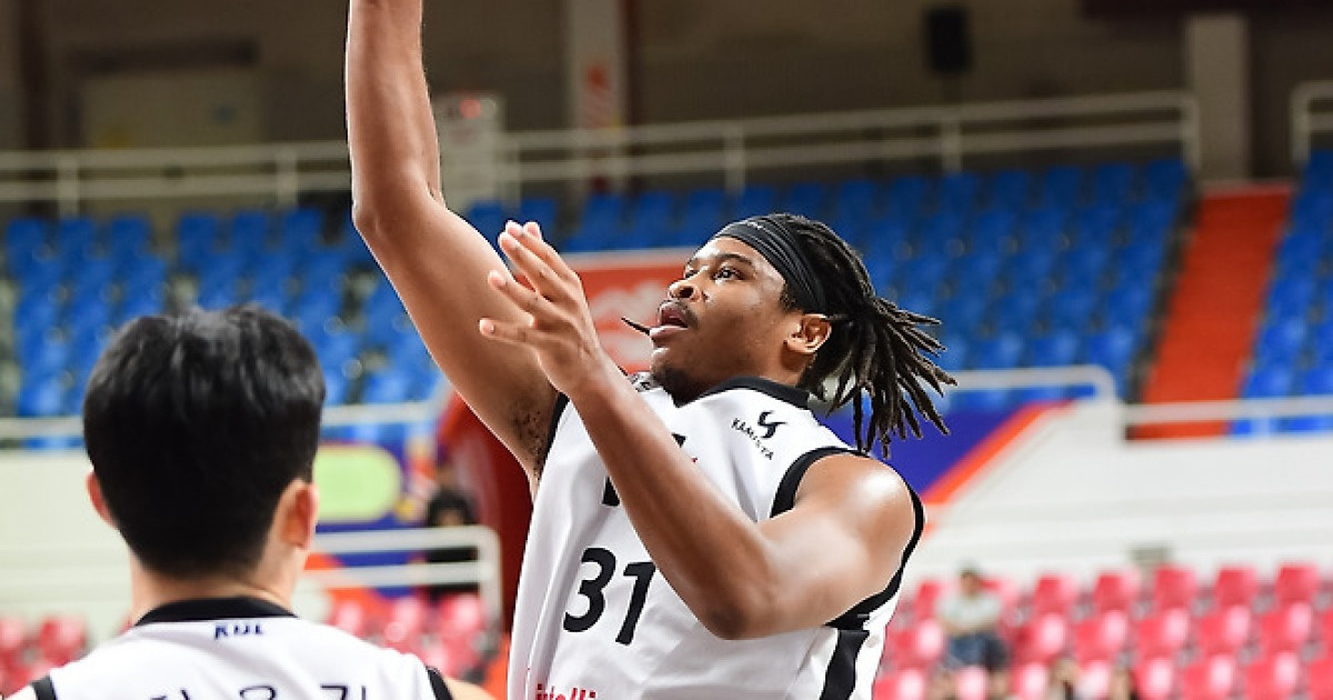 ‘힉스 22점’ KT, 현대모비스 꺾고 단독 3위